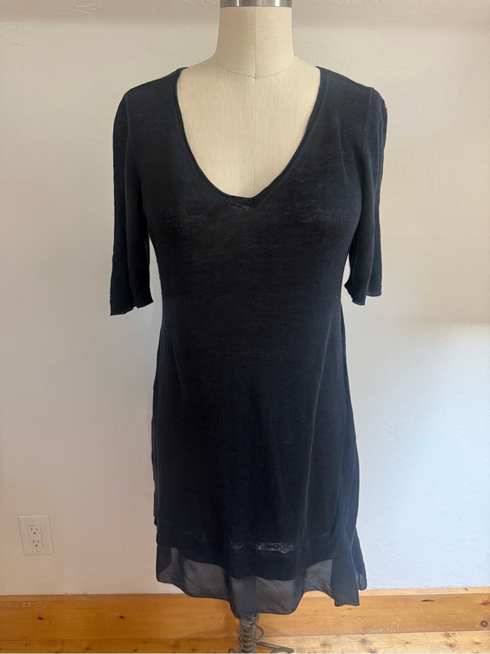 Eileen Fisher Charcoal Linen and Silk V-Neck Top Medium